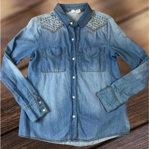 Mudd Women's Medium Western Jean Shirt Studded Silver Pearl Snap Buttons Long Sl